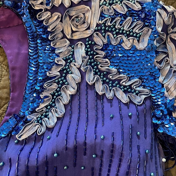Stunning Beaded and Sequined Gown 100% Silk Size 14 - Picture 12 of 14
